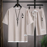 This men's set is a high-quality, fashionable and casual sportswear from Waffger, featuring a short-sleeved T-shirt and outdoor