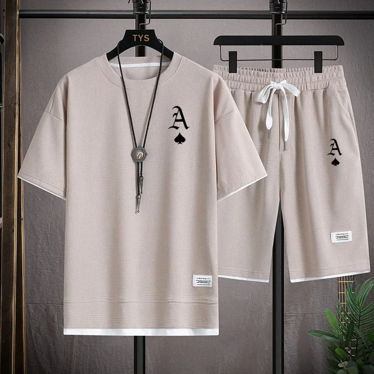 This men's set is a high-quality, fashionable and casual sportswear from Waffger, featuring a short-sleeved T-shirt and outdoor