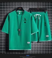 This men's set is a high-quality, fashionable and casual sportswear from Waffger, featuring a short-sleeved T-shirt and outdoor