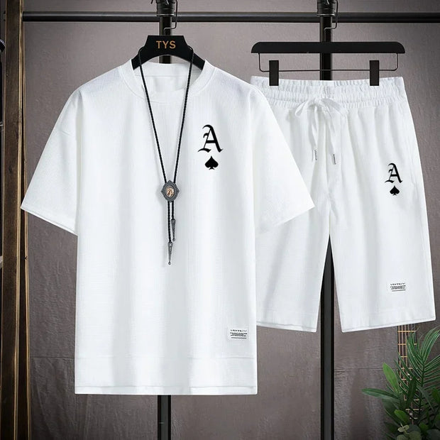 This men's set is a high-quality, fashionable and casual sportswear from Waffger, featuring a short-sleeved T-shirt and outdoor
