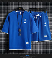 This men's set is a high-quality, fashionable and casual sportswear from Waffger, featuring a short-sleeved T-shirt and outdoor