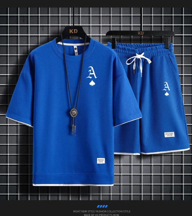 This men's set is a high-quality, fashionable and casual sportswear from Waffger, featuring a short-sleeved T-shirt and outdoor
