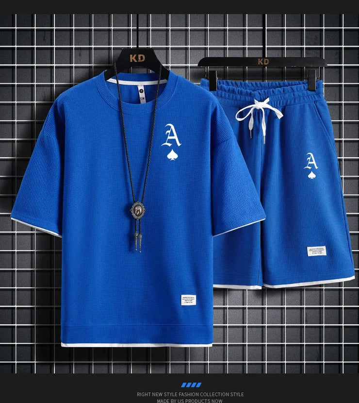 This men's set is a high-quality, fashionable and casual sportswear from Waffger, featuring a short-sleeved T-shirt and outdoor