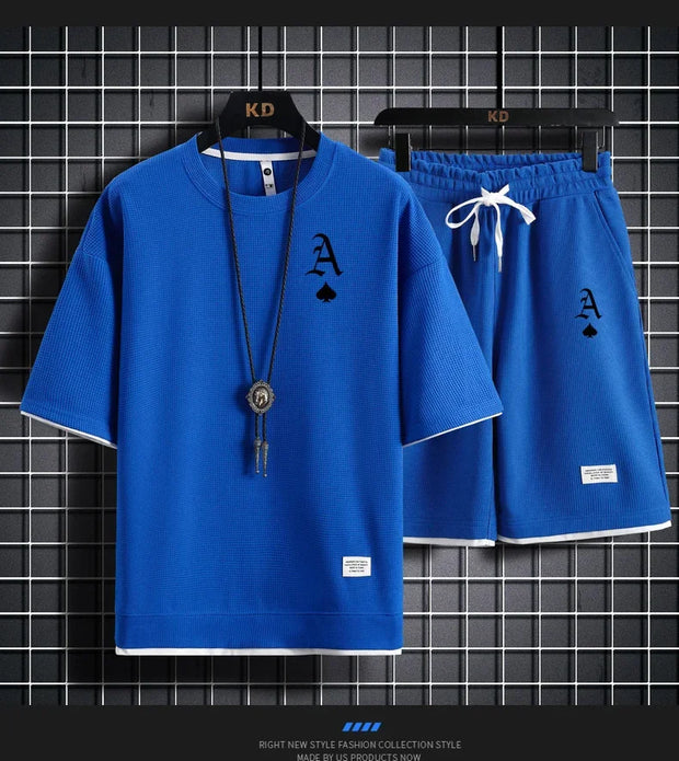 This men's set is a high-quality, fashionable and casual sportswear from Waffger, featuring a short-sleeved T-shirt and outdoor