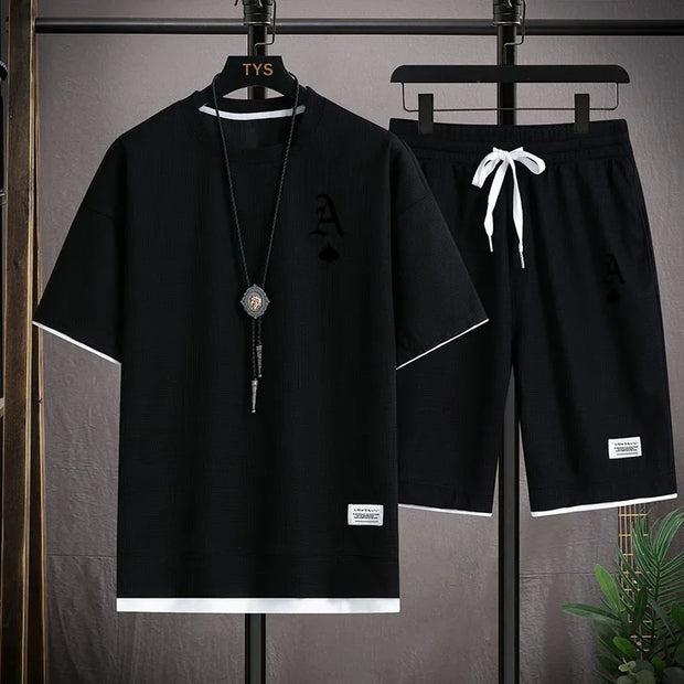 This men's set is a high-quality, fashionable and casual sportswear from Waffger, featuring a short-sleeved T-shirt and outdoor