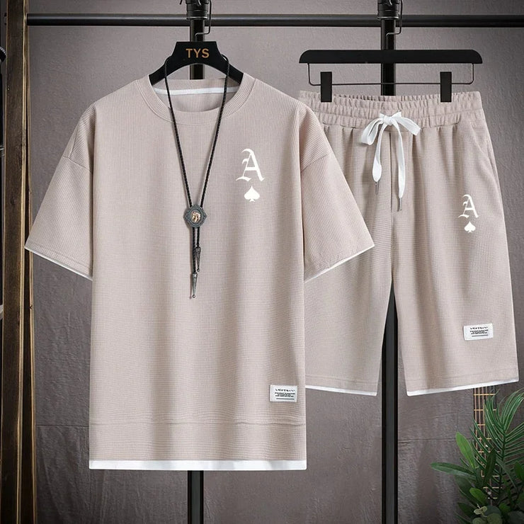 This men's set is a high-quality, fashionable and casual sportswear from Waffger, featuring a short-sleeved T-shirt and outdoor