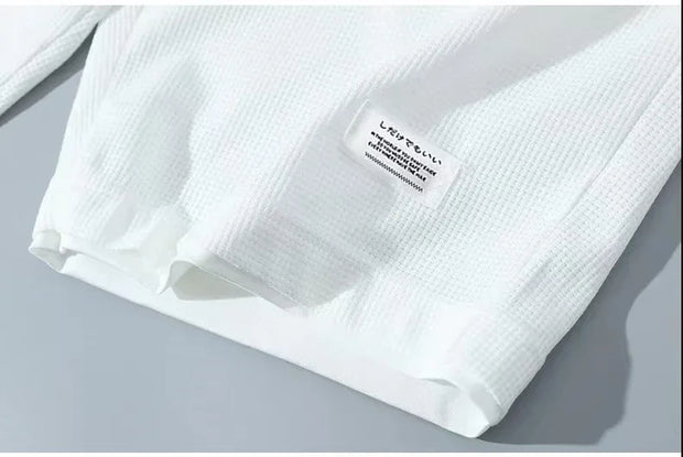This men's set is a high-quality, fashionable and casual sportswear from Waffger, featuring a short-sleeved T-shirt and outdoor