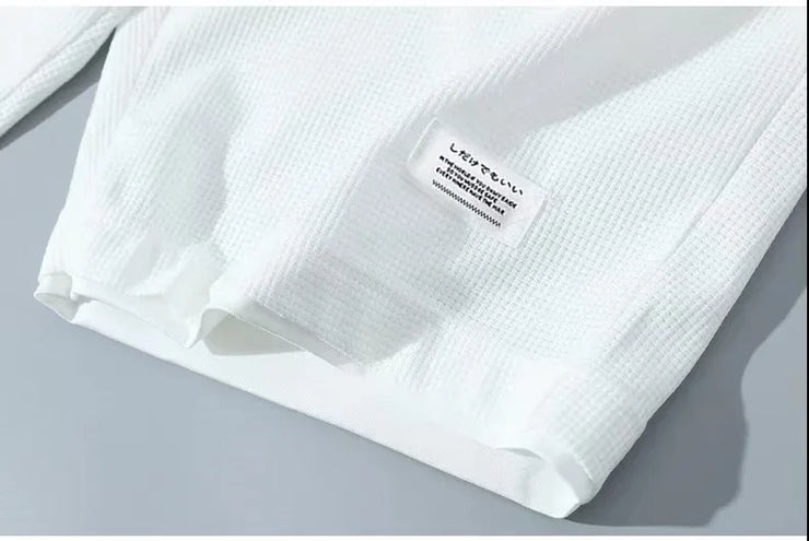 This men's set is a high-quality, fashionable and casual sportswear from Waffger, featuring a short-sleeved T-shirt and outdoor