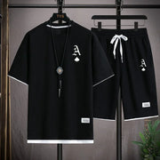 This men's set is a high-quality, fashionable and casual sportswear from Waffger, featuring a short-sleeved T-shirt and outdoor