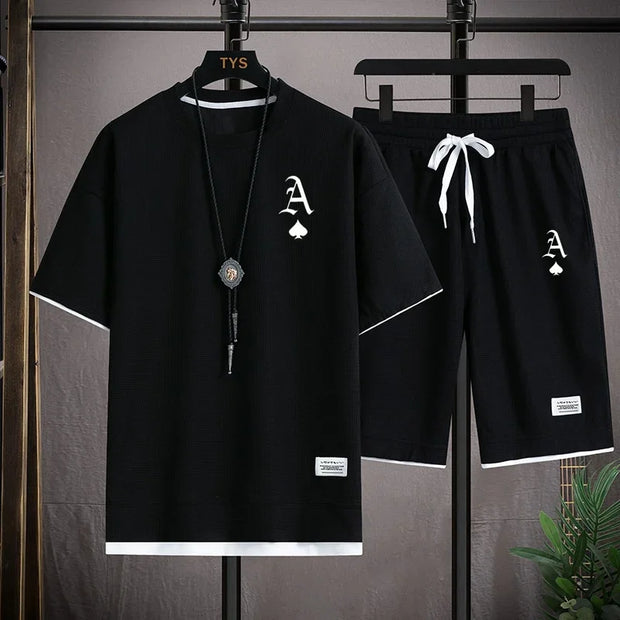 This men's set is a high-quality, fashionable and casual sportswear from Waffger, featuring a short-sleeved T-shirt and outdoor