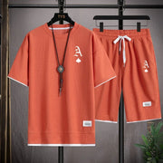This men's set is a high-quality, fashionable and casual sportswear from Waffger, featuring a short-sleeved T-shirt and outdoor
