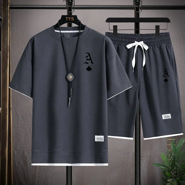 This men's set is a high-quality, fashionable and casual sportswear from Waffger, featuring a short-sleeved T-shirt and outdoor