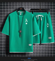 This men's set is a high-quality, fashionable and casual sportswear from Waffger, featuring a short-sleeved T-shirt and outdoor
