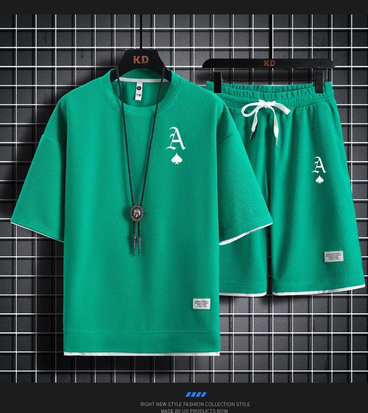 This men's set is a high-quality, fashionable and casual sportswear from Waffger, featuring a short-sleeved T-shirt and outdoor