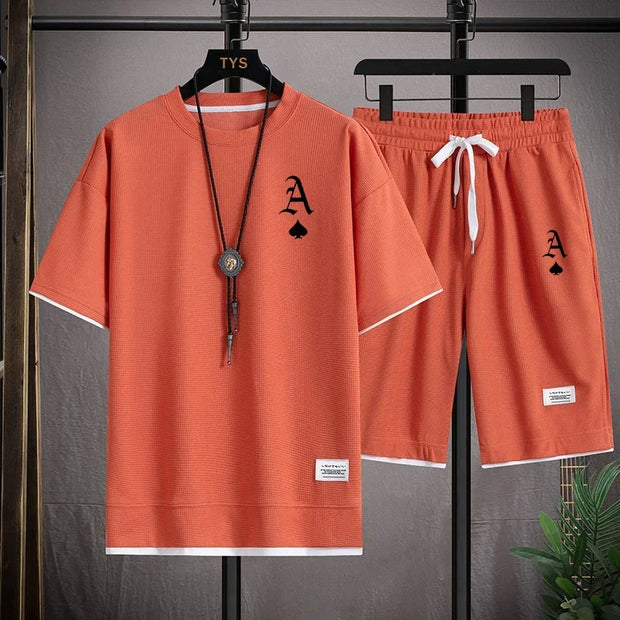 This men's set is a high-quality, fashionable and casual sportswear from Waffger, featuring a short-sleeved T-shirt and outdoor